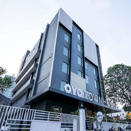 Oyo Townhouse 028 Corporate Suite Нойда Екстер'єр фото