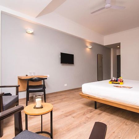 Oyo Townhouse 028 Corporate Suite Нойда Екстер'єр фото