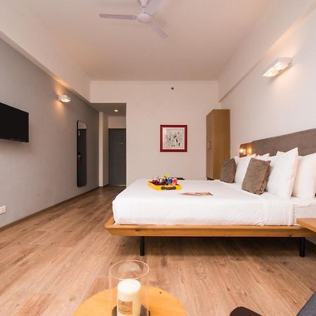 Oyo Townhouse 028 Corporate Suite Нойда Екстер'єр фото