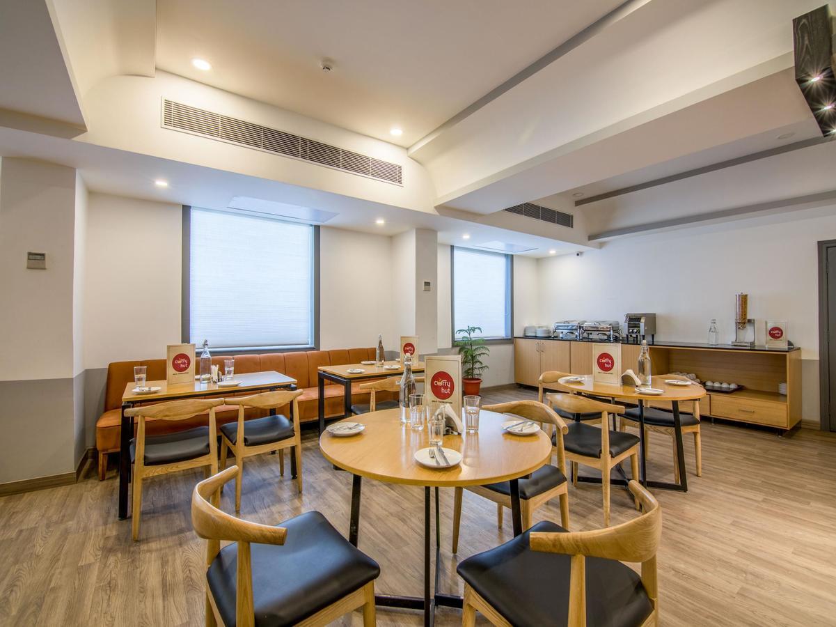 Oyo Townhouse 028 Corporate Suite Нойда Екстер'єр фото