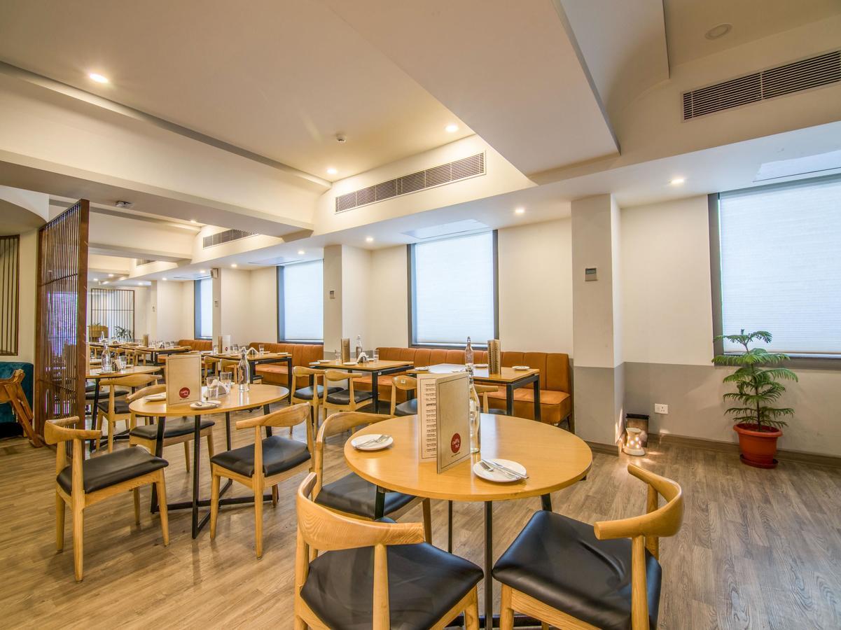 Oyo Townhouse 028 Corporate Suite Нойда Екстер'єр фото