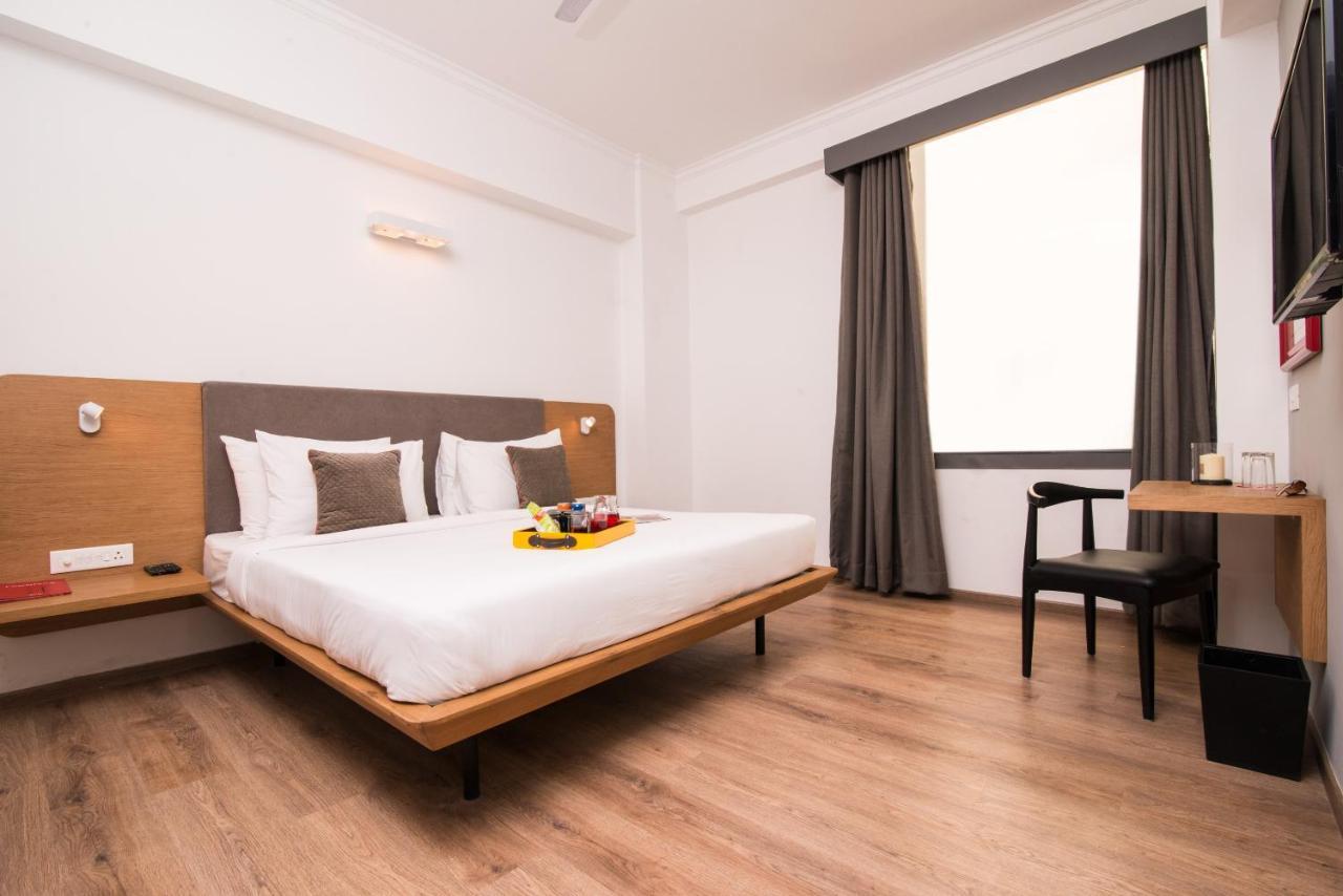 Oyo Townhouse 028 Corporate Suite Нойда Екстер'єр фото