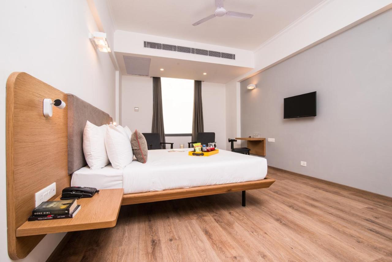 Oyo Townhouse 028 Corporate Suite Нойда Екстер'єр фото