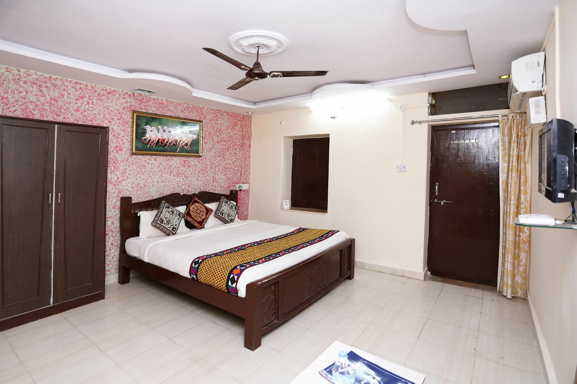 Oyo Townhouse 028 Corporate Suite Нойда Екстер'єр фото