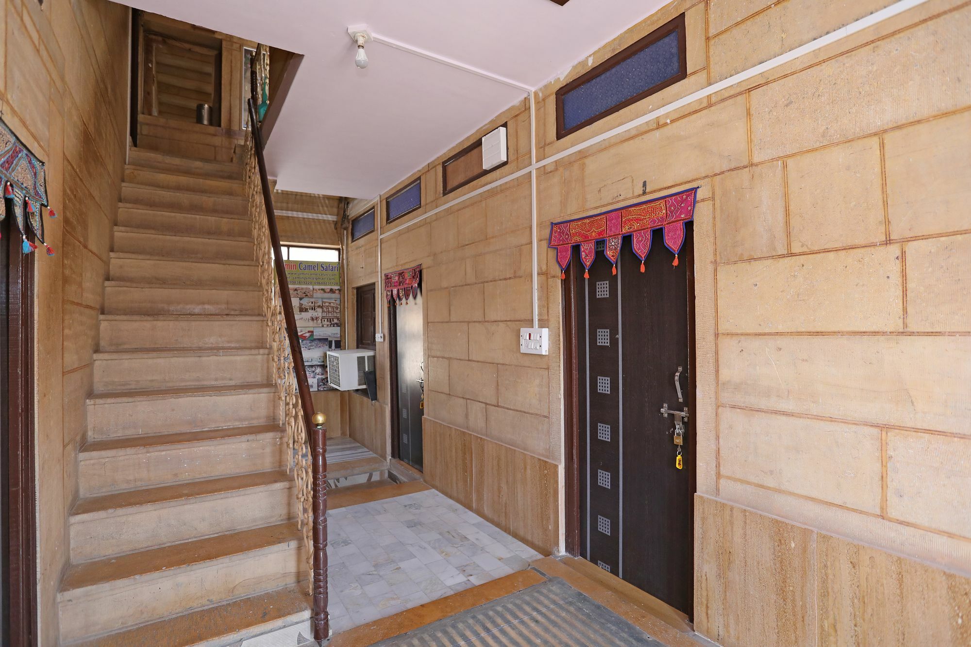 Oyo Townhouse 028 Corporate Suite Нойда Екстер'єр фото