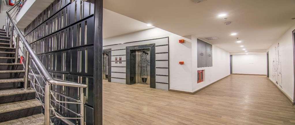 Oyo Townhouse 028 Corporate Suite Нойда Зручності фото