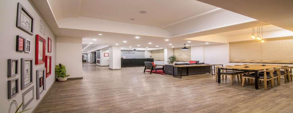 Oyo Townhouse 028 Corporate Suite Нойда Зручності фото