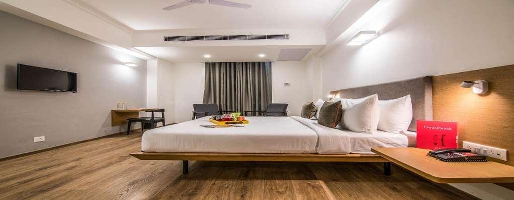 Oyo Townhouse 028 Corporate Suite Нойда Номер фото