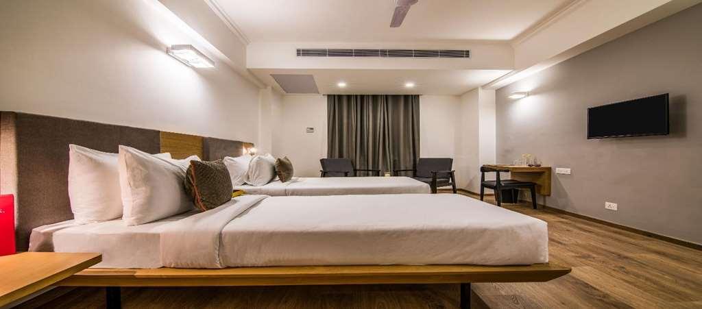 Oyo Townhouse 028 Corporate Suite Нойда Номер фото